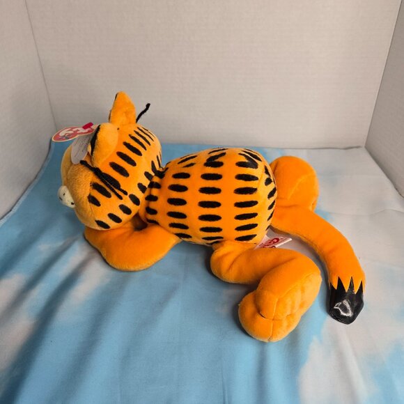 Ty Beanie Buddy Garfield Laying Down Plush Cat 11" PAWS 2006 - Picture 5 of 7